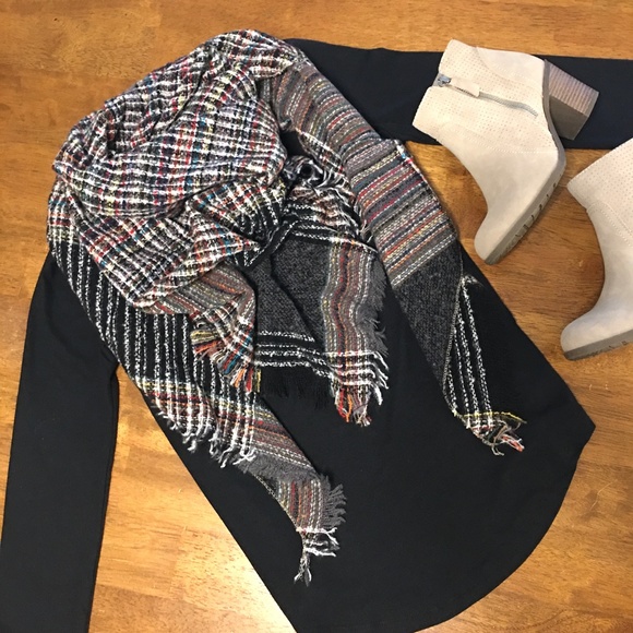 NWT Plaid Blanket Scarf Wrap BOUTIQUE - Picture 1 of 5